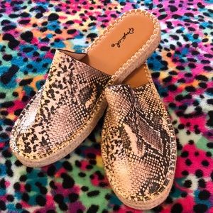 NWOT Qupid espadrilles slip on shoes